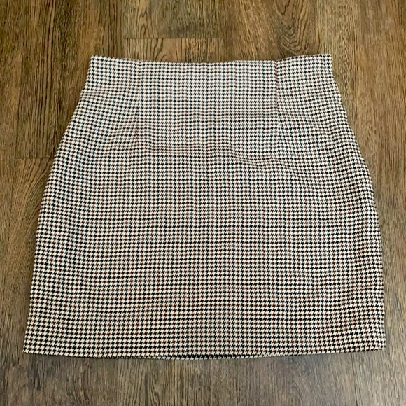 H&M Skirt - Picture 1 of 2